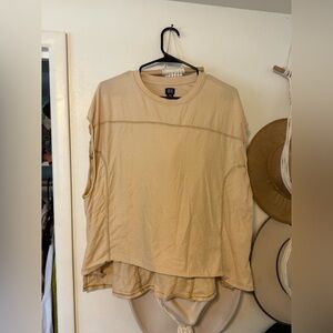 LIKE NEW✨ BDG by Urban Outfitters Women’s Hi-Low Muscle Tank